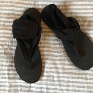 Black Sanuks 🖤